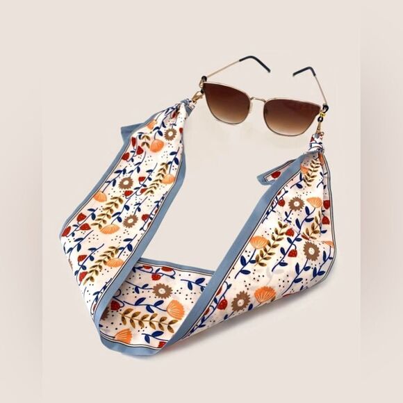 Anthropologie Accessories - glasses chain A686